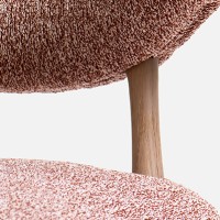 <a href="https://www.galeriegosserez.com/artistes/donnersberg-emma.html">Emma Donnersberg</a> - Cloud Chair Cirrus - Chêne/Amanda